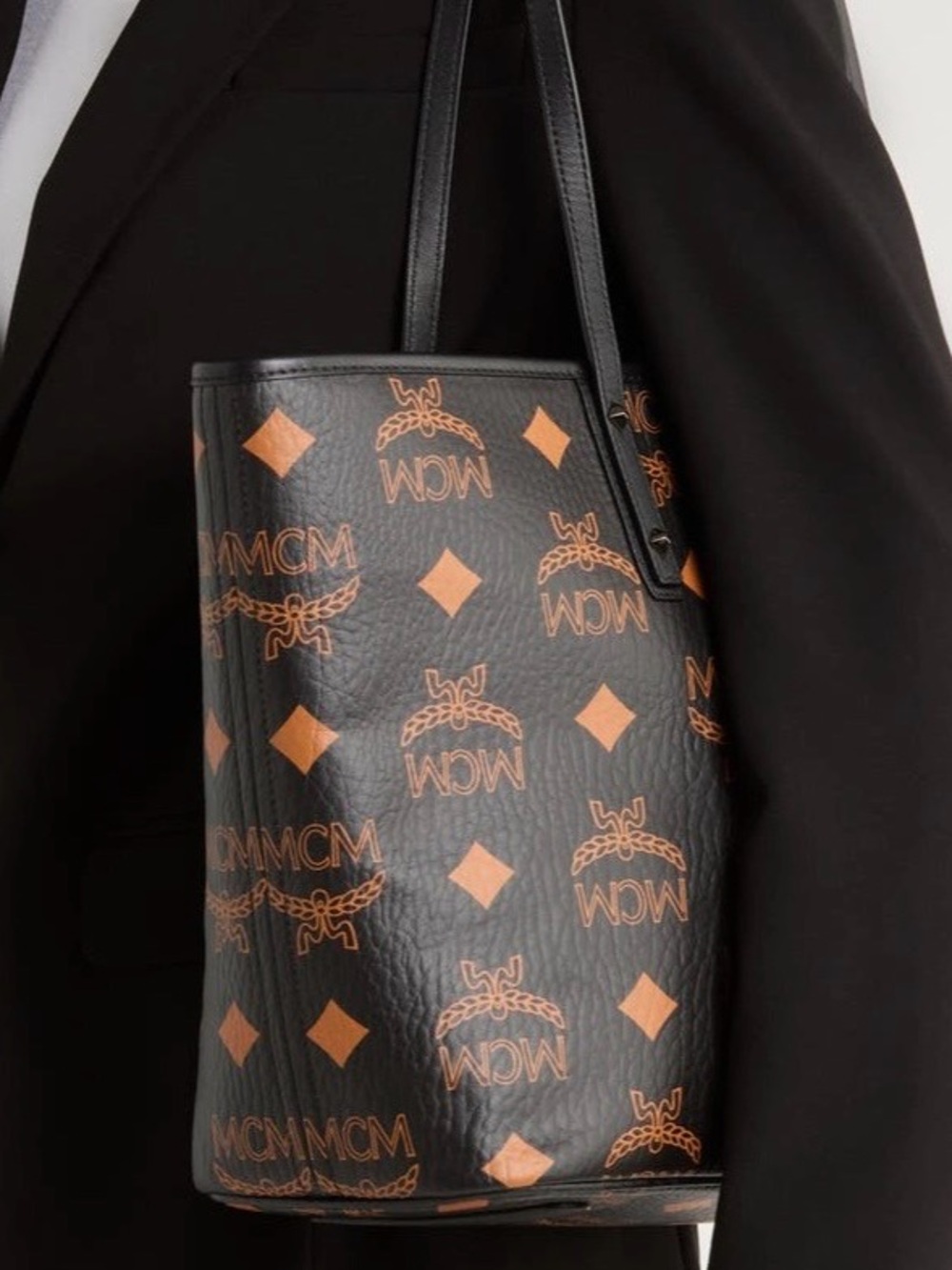 NWT MCM Aren Visetos Monogram Tote - Picture 2 of 4